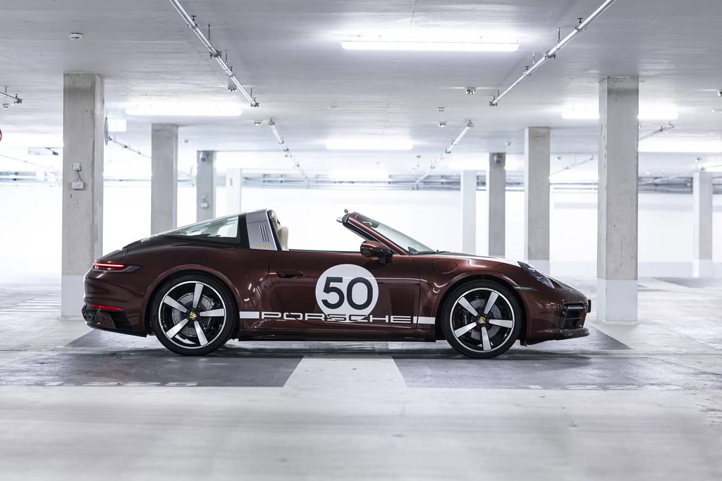Porsche 992 Heritage Design Edition
