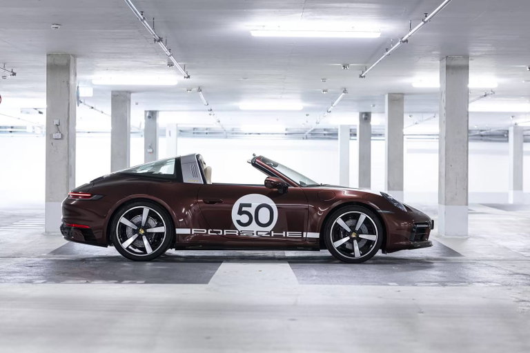 Porsche 992 Heritage Design Edition