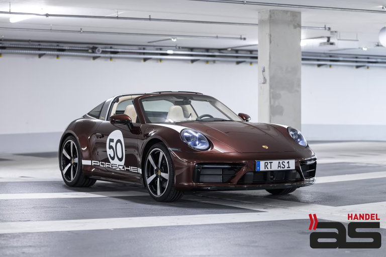 Porsche 992 Heritage Design Edition