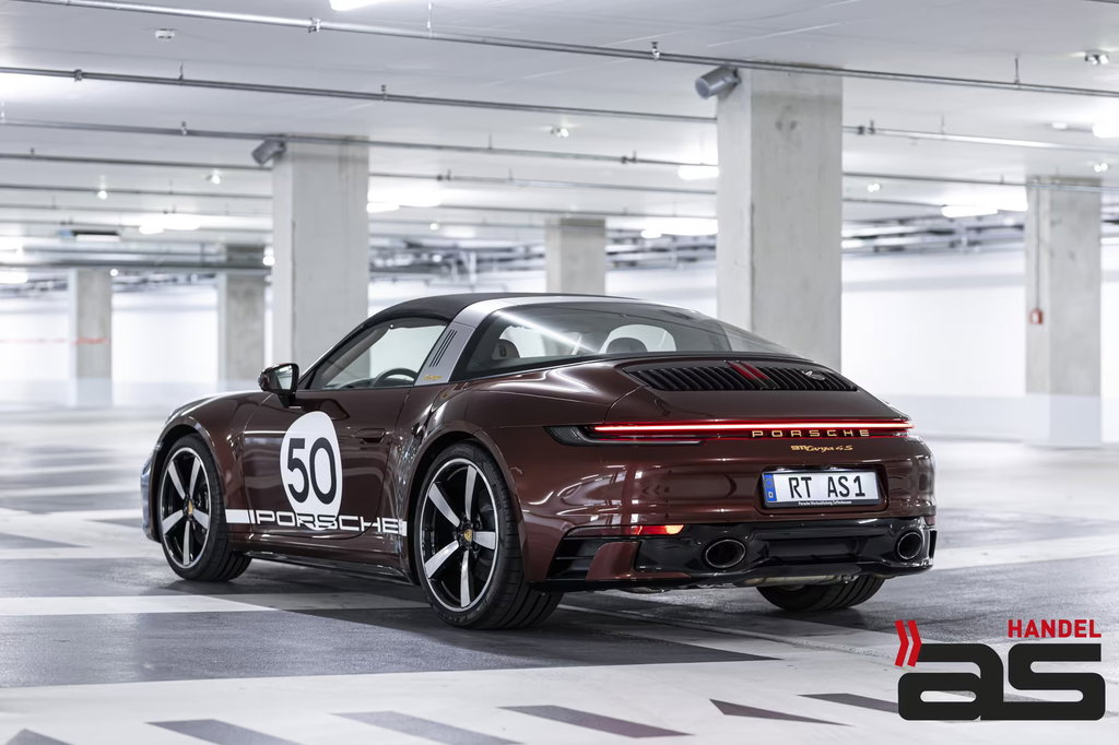 Porsche 992 Heritage Design Edition