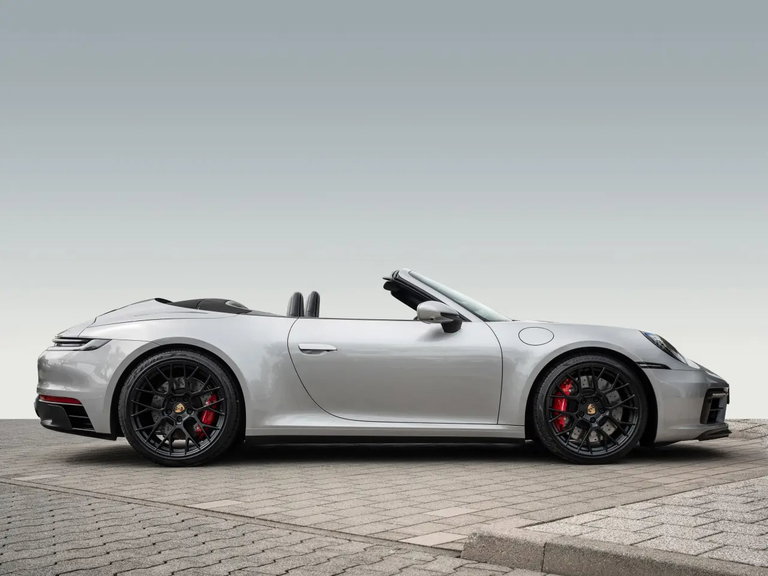 Porsche 992 Carrera 4 GTS