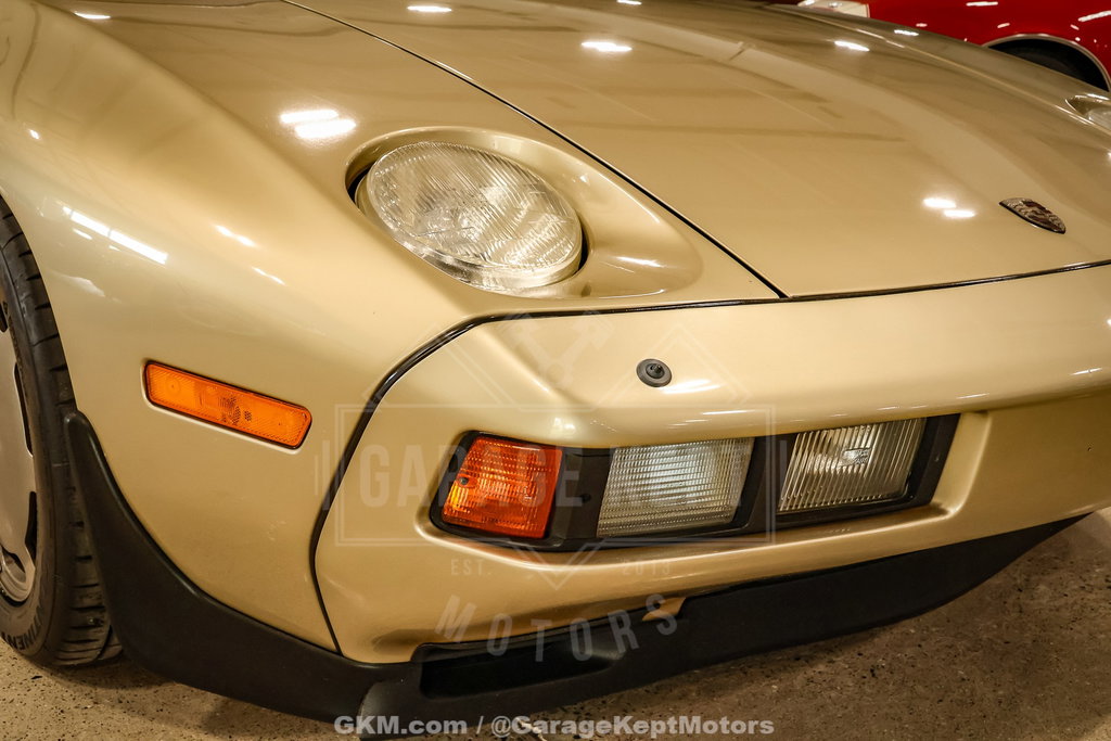 Porsche 928