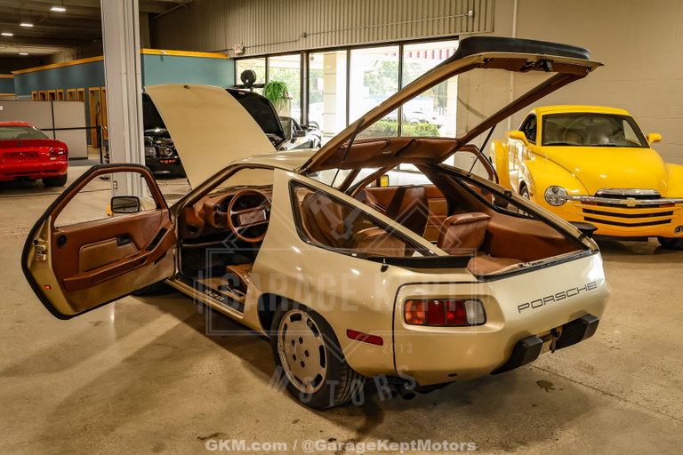 Porsche 928