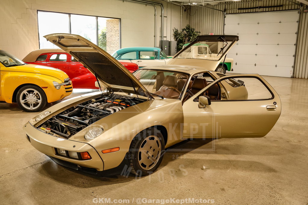 Porsche 928