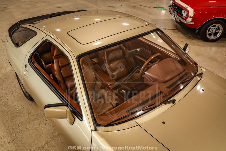 Porsche 928