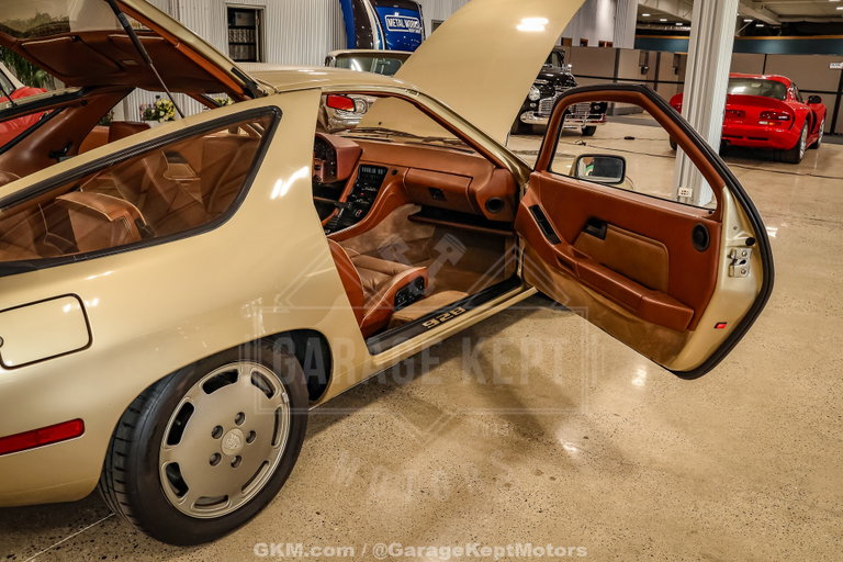 Porsche 928