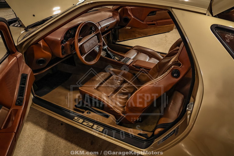Porsche 928