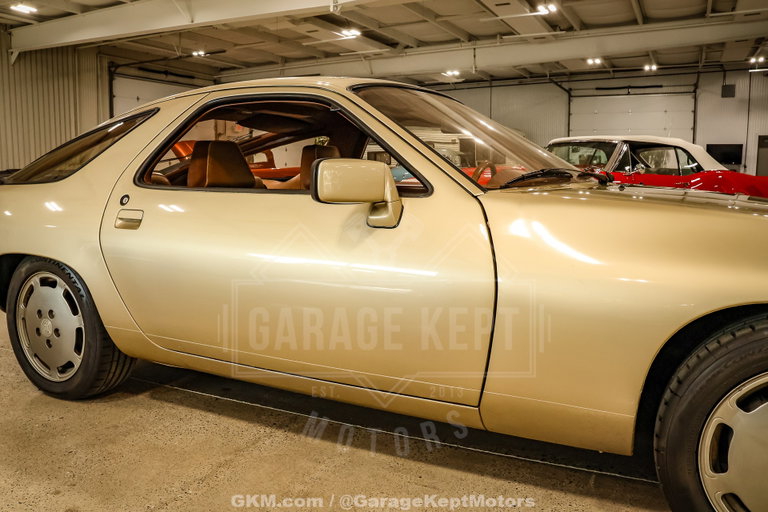 Porsche 928