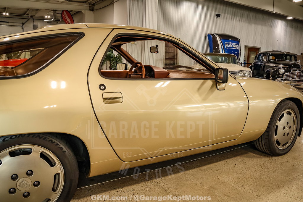 Porsche 928