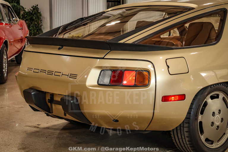 Porsche 928