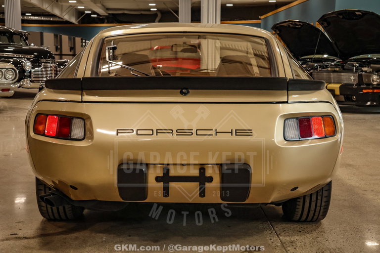 Porsche 928