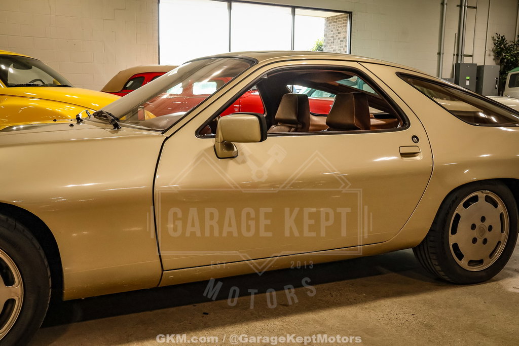 Porsche 928