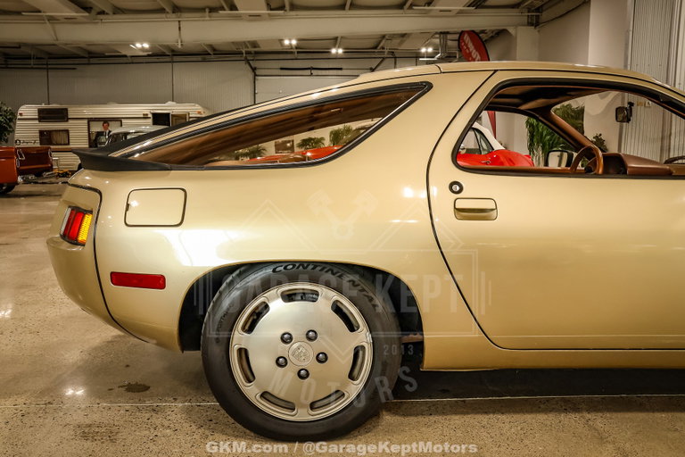 Porsche 928