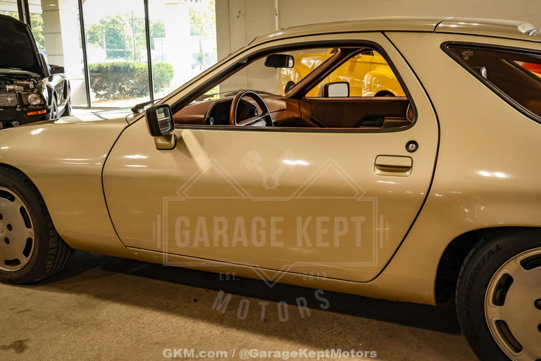 Porsche 928