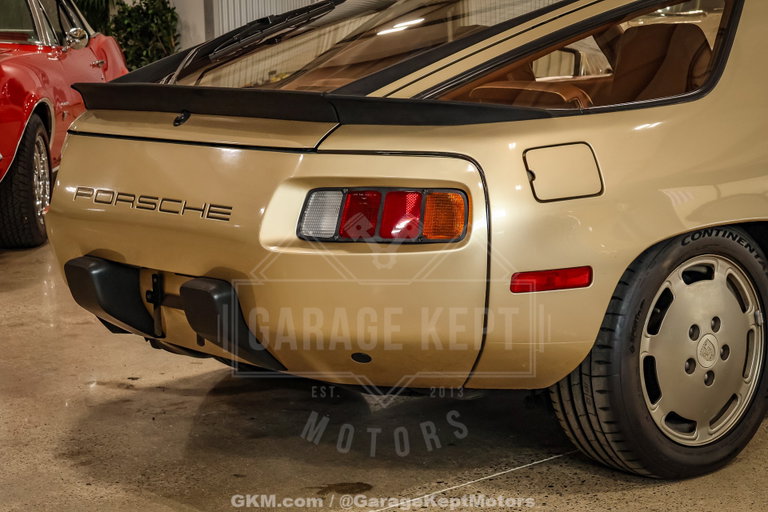 Porsche 928