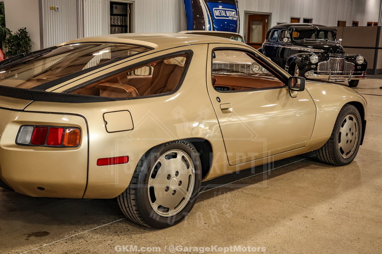 Porsche 928
