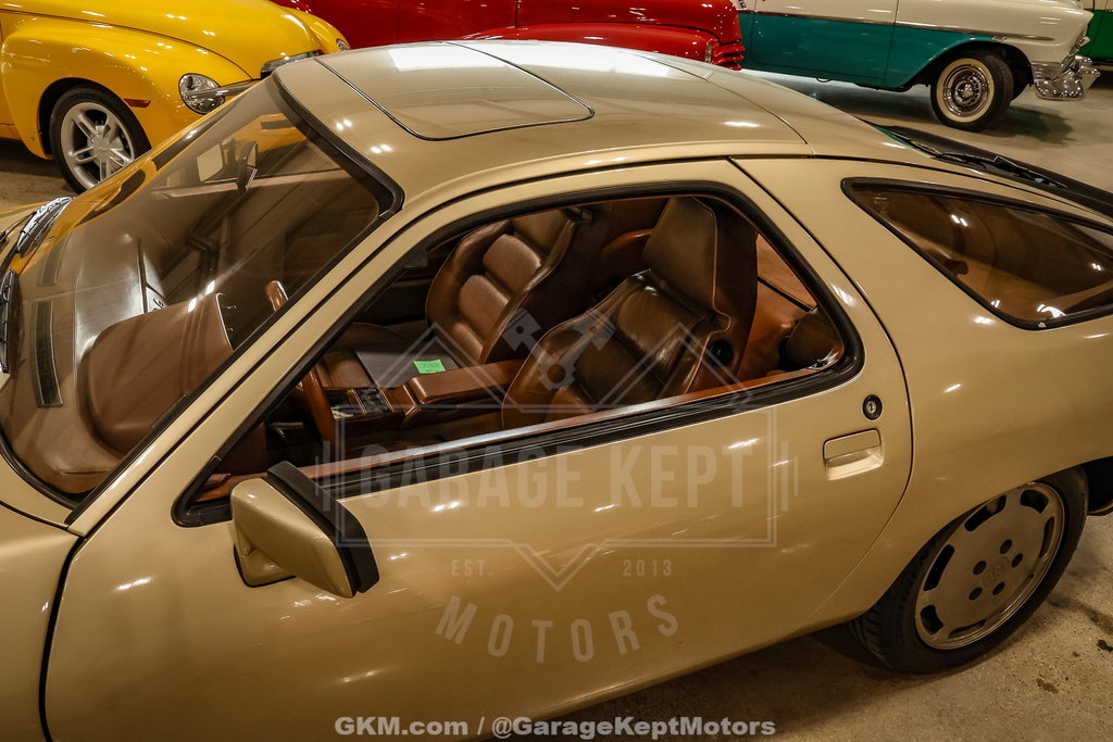 Porsche 928
