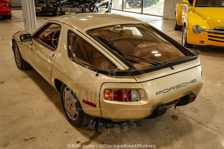 Porsche 928