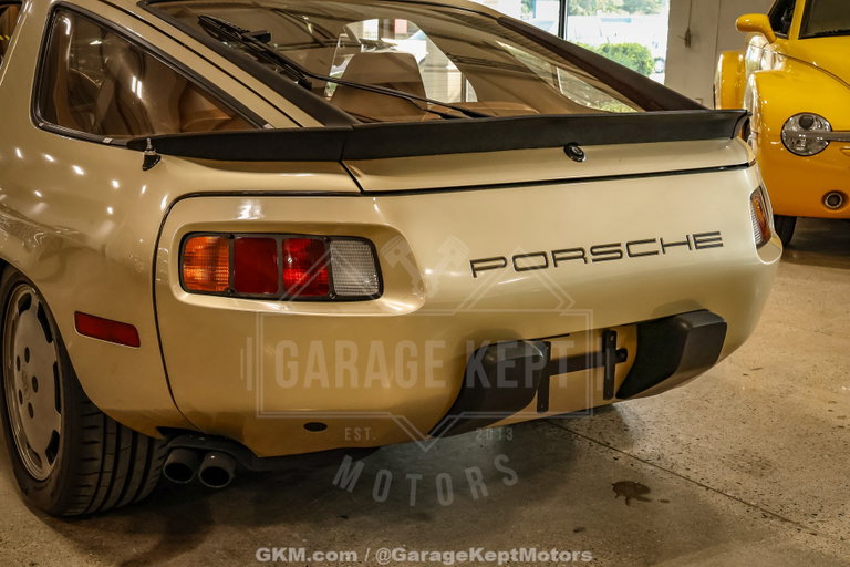 Porsche 928