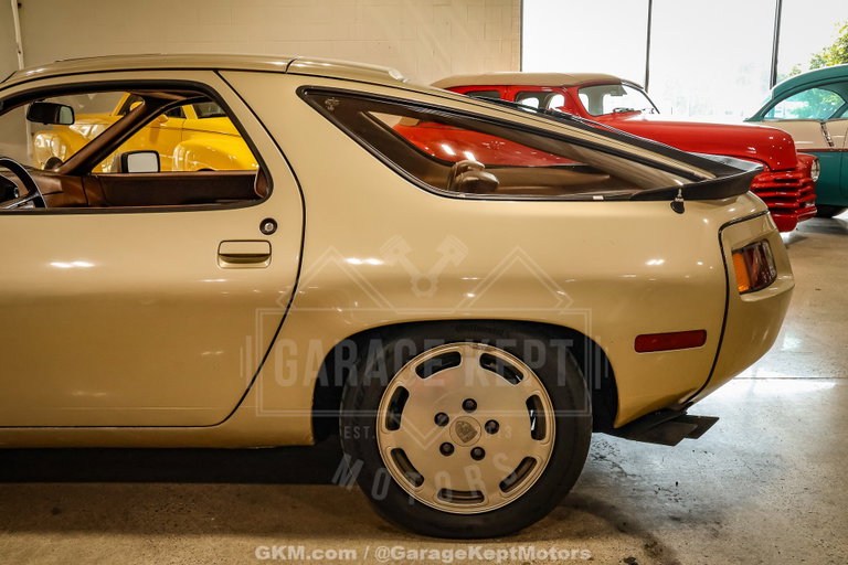 Porsche 928