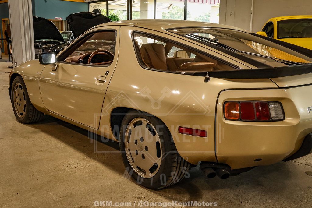 Porsche 928