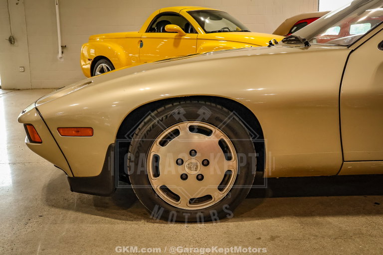 Porsche 928
