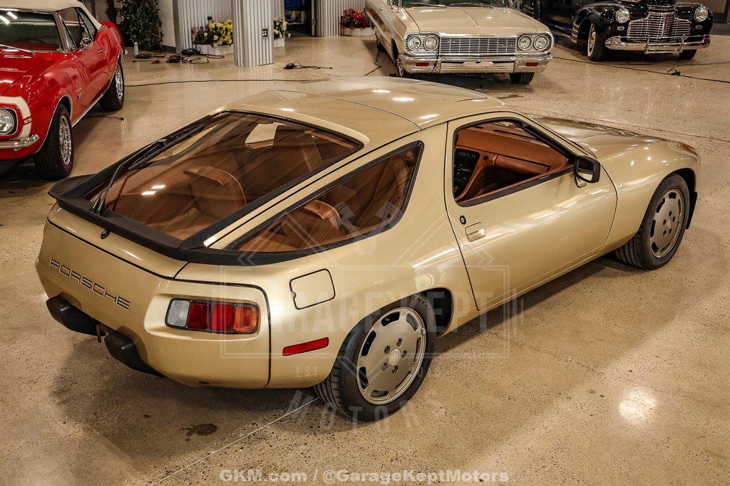 Porsche 928