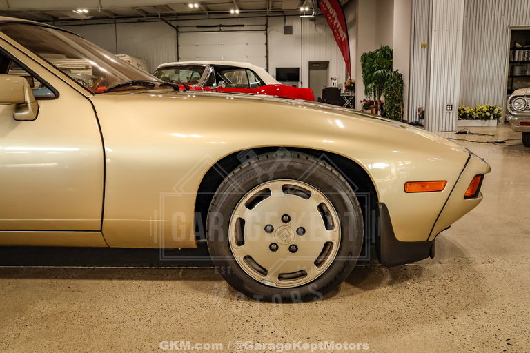 Porsche 928