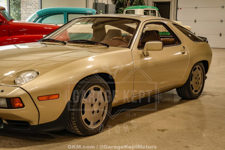 Porsche 928