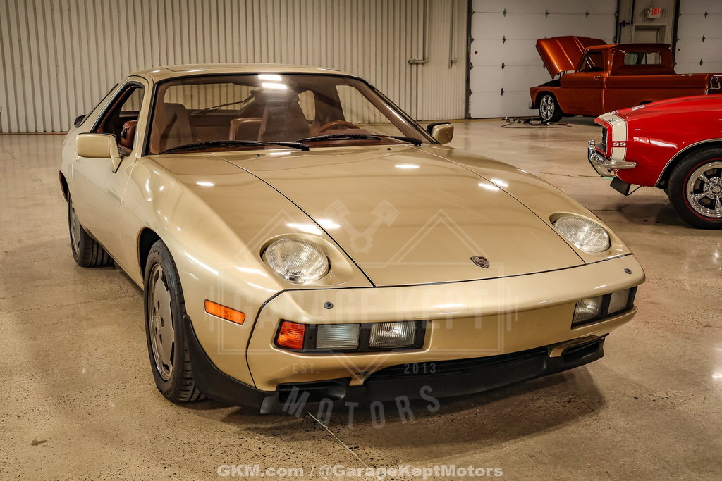 Porsche 928