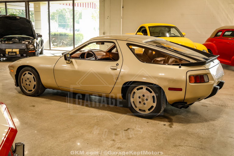Porsche 928