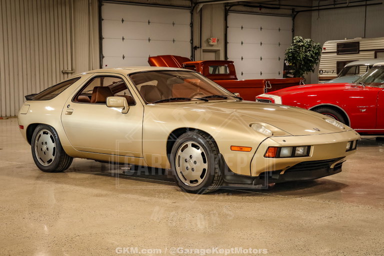 Porsche 928
