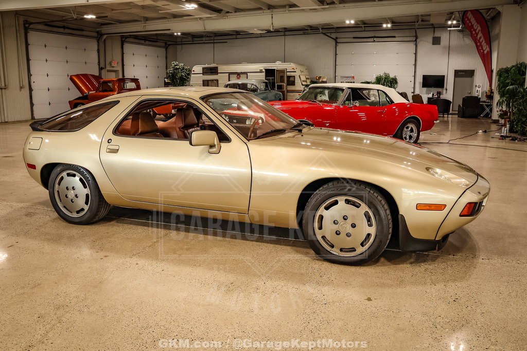 Porsche 928