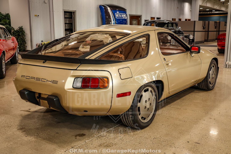Porsche 928