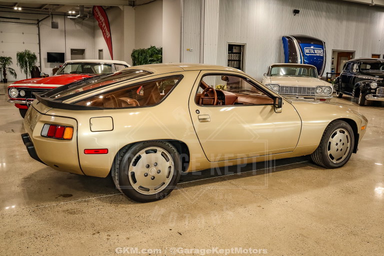 Porsche 928