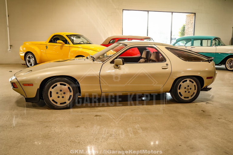 Porsche 928