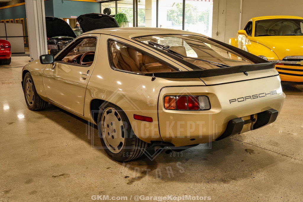 Porsche 928