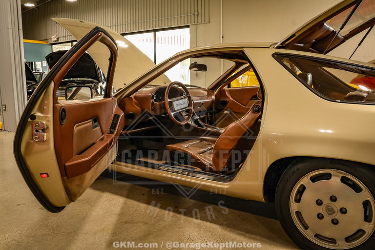 Porsche 928