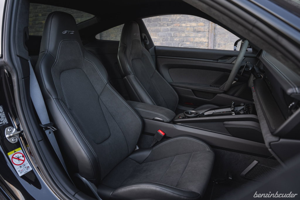 Porsche 992.2 Carrera GTS