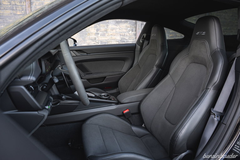 Porsche 992.2 Carrera GTS