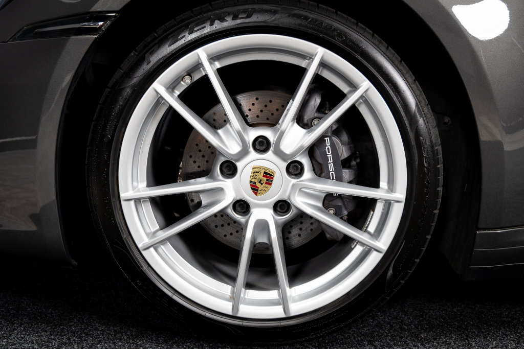 Porsche 992 Carrera