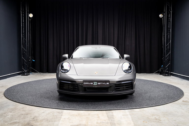 Porsche 992 Carrera