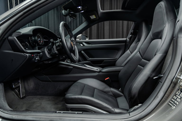 Porsche 992 Carrera
