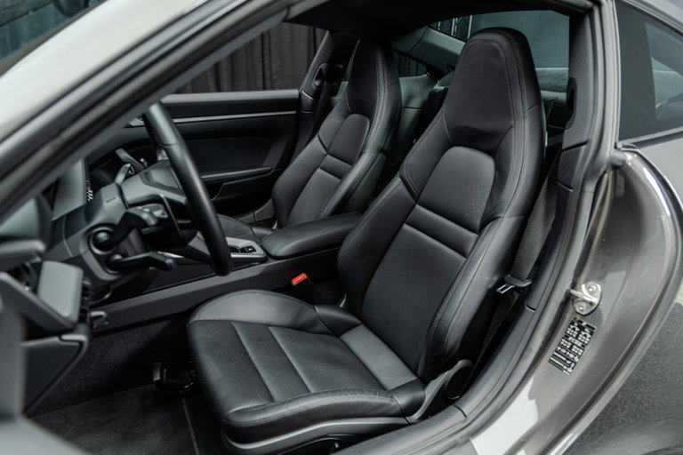 Porsche 992 Carrera