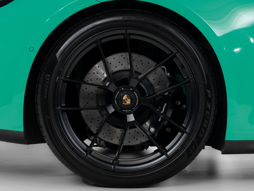 Porsche 992.2 Carrera 4 GTS
