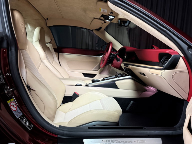 Porsche 992 Heritage Design Edition