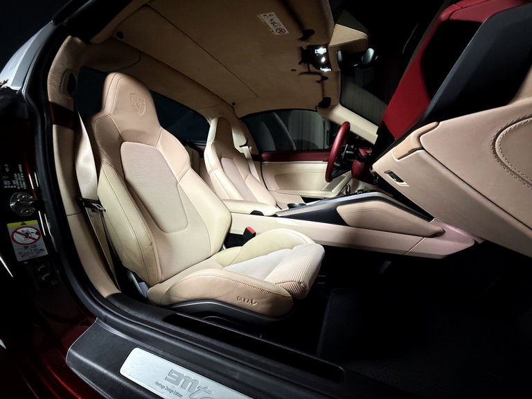 Porsche 992 Heritage Design Edition