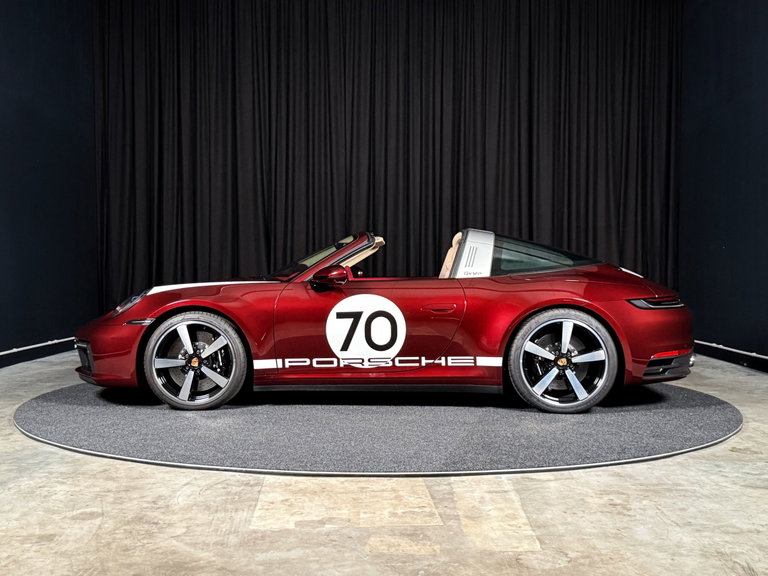 Porsche 992 Heritage Design Edition