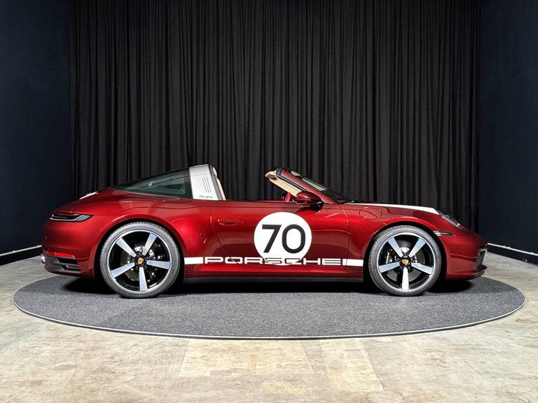 Porsche 992 Heritage Design Edition