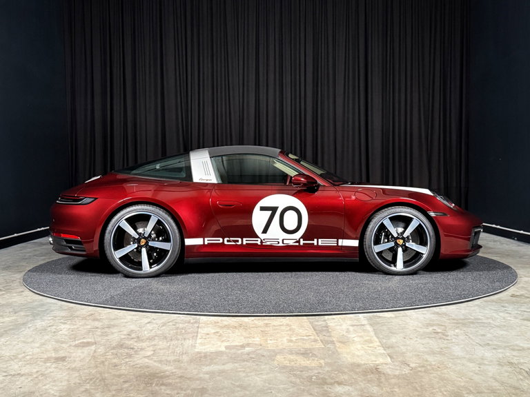 Porsche 992 Heritage Design Edition